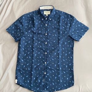 Heritage Medium Navy pattern short sleeve shirt.